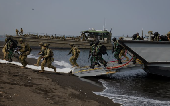 Latihan Militer TNI-ADF Australia Ditutup dengan Penembakan Amunisi Aktif